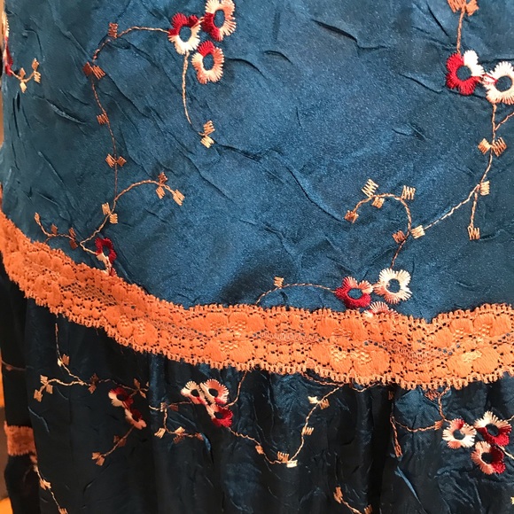 BOHO teal blue maxi skirt with lace and floral design embroidery Size XS - Picture 3 of 6